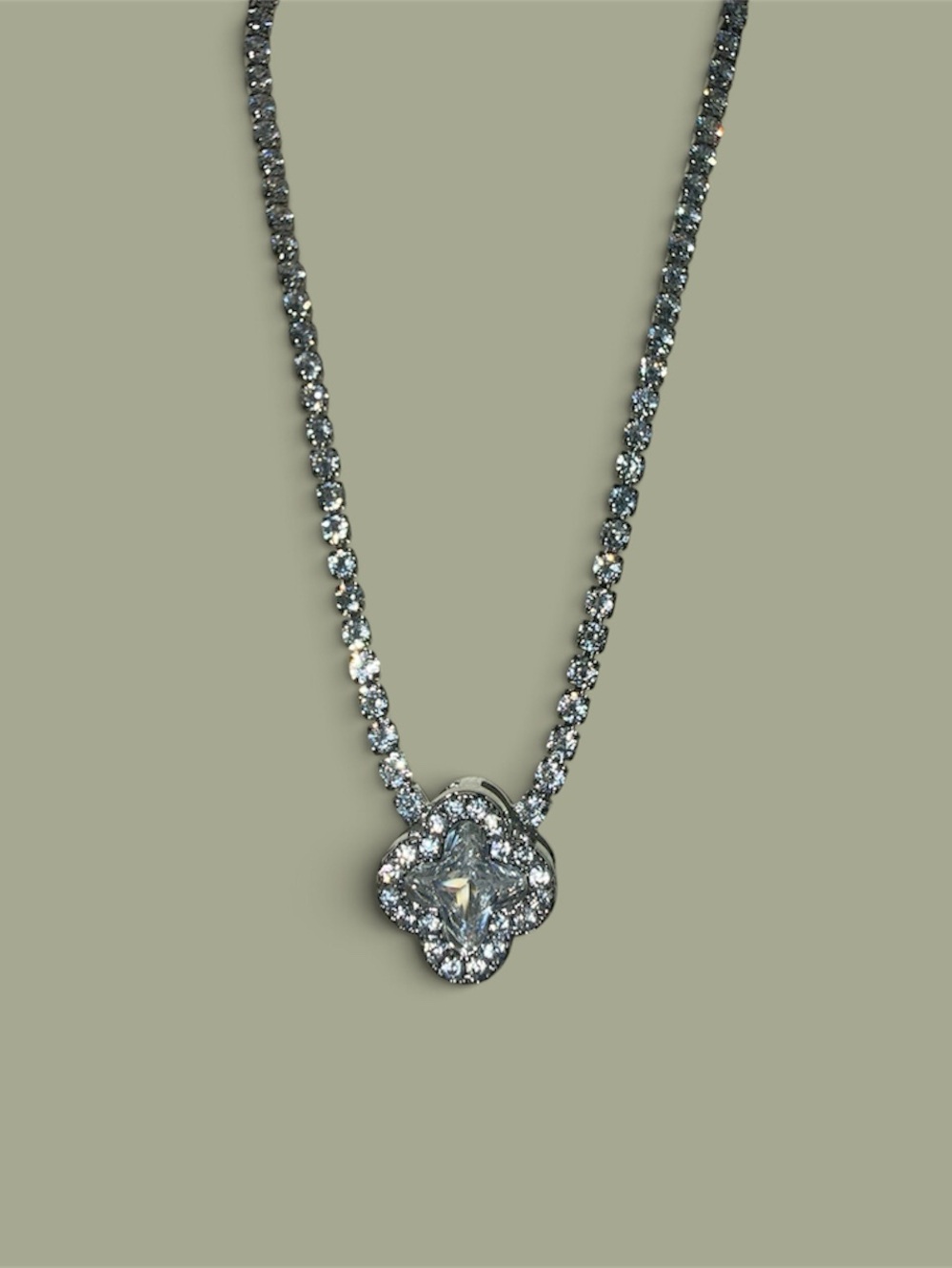 🆕 NWT Sparkling CZ Clover Tennis Necklace Silver Tone